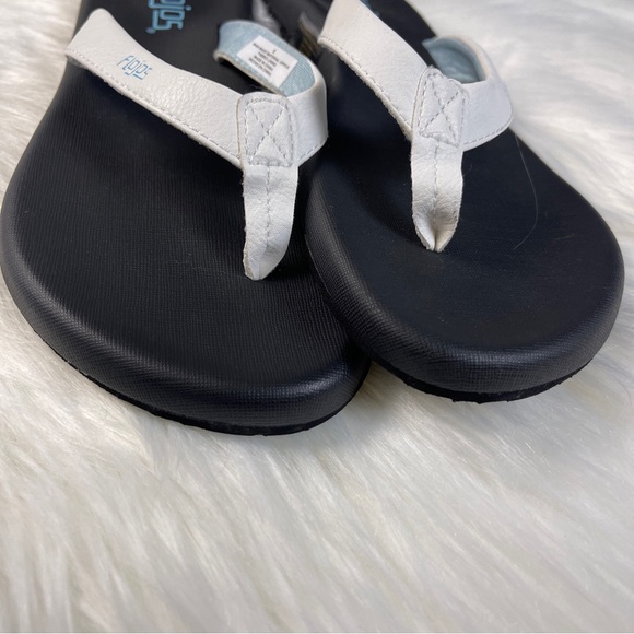 FLOJOS Memory Foam Flip Flops - Picture 5 of 8